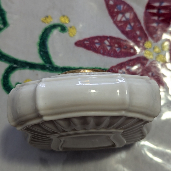 Lenox Porcelain Timely Traditions Fluted Deck Clock - Picture 3 of 4